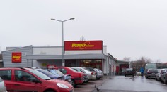 Známy reťazec spustil kontroverznú súťaž. Za nákup potravín môžete vyhrať silikóny