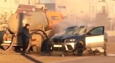 Kuriózna situácia na ceste: Horiace BMW zahasili splaškami z fekálneho vozu