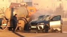Kuriózna situácia na ceste: Horiace BMW zahasili splaškami z fekálneho vozu