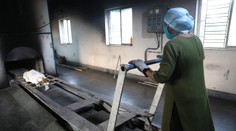 VIDEO: Muž sa tesne pred kremáciou prebral k životu. V nemocnici sa ani nepresvedčili, či je mŕtvy