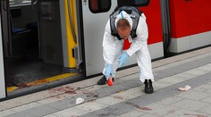 Útočník z Nemecka, ktorý dobodal štyroch ľudí, mohol byť pod vplyvom drog