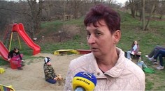 Matky s deťmi strašia diviaky. Aj priamo na ihrisku medzi panelákmi