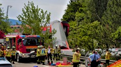 V Nemecku sa vykoľajil vlak. Na mieste sú obete aj desiatky zranených