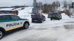VIDEO: Obrovské množstvo policajtov v Spišskej Starej Vsi. Útočníka zadržali krátko po útoku