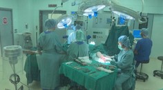 Najhoršie majú za sebou, ale liečba bude dlhá. Prehovorili lekári, ktorí sa starajú o mladých ľudí zo švajčiarskeho baru