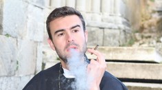 Pápež sklame fajčiarov: Zakáže predaj lacnejších cigariet vo Vatikáne