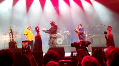 Robili si žarty zo streľby na Trumpa, teraz čelia kritike. Hudobná skupina zrušila turné