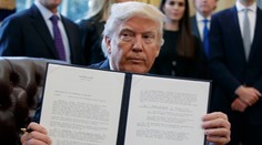 Trump oživil výstavbu sporných ropovodov, ktoré stopol Obama