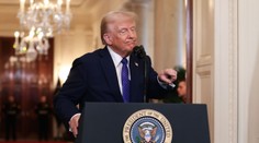 Trump špekuluje o príčine zrážky lietadla s vrtuľníkom. Prezident položil niekoľko znepokojujúcich otázok