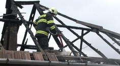 Oheň im ničil dom už tretíkrát. Dvadsaťčlenná rodina sa bojí o život