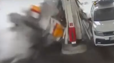 VIDEO: Kamera zaznamenala šialenú nehodu na benzínke pri Červeníku. V prípade sa vraj objavili aj drogy a vyhrážky