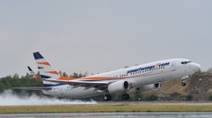 Nočný let z Prahy sa zmenil na drámu. Lietadlo muselo núdzovo pristáť, na palube vyčíňal Čech