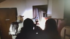 Zistili sme, za akých okolností vyskočil muž zo 7. poschodia počas zásahu kukláčov