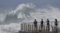 FOTO+VIDEO: Rozbúrené more, päťmetrové vlny. Austrálske pobrežie v Sydney zasiahol silný príboj