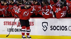 Tatar strelil prvý gól v drese New Jersey, Halák striedal Demka