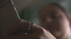 Ukážeme vám, ako si môže pedofil získať dôveru vášho dieťaťa a potom ho vydierať