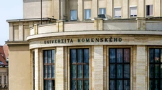 Robíte z nás terče, odkázali študenti Právnickej fakulty UK dekanovi Burdovi. Ten ostro skritizoval ÚŠP