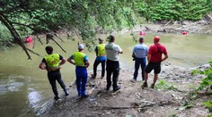 V Lemešanoch pokračuje pátracia akcia po nezvestnom chlapcovi. Rieku prehľadáva čln so psom