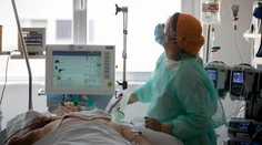 Hrozí v nemocniciach kolaps? Pacienti budú do konca roka pribúdať a nič s tým nespravíme, tvrdí odborník