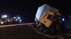 Na Kysuciach sa zrazili dva poľské kamióny, jeden z vodičov neprežil  (†33)