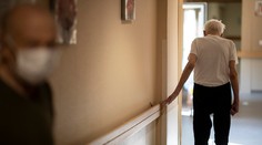 Francúzsko opäť povoľuje návštevy v domoch dôchodcov