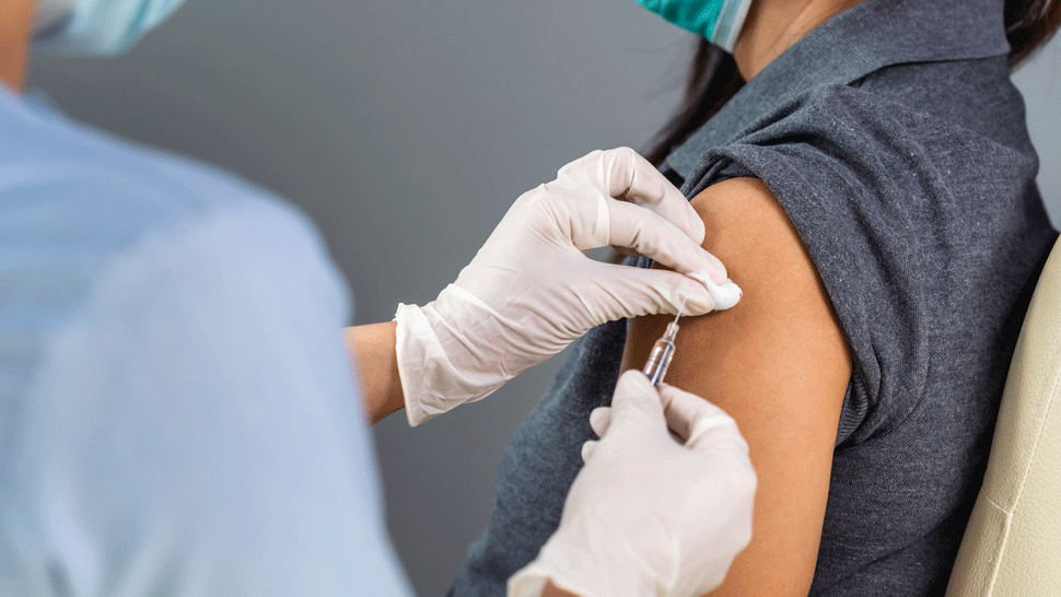 EÚ do konca januára schváli ďalšie dve vakcíny. Cieľom je do leta zaočkovať 75 % obyvateľov