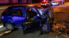 Tragická nehoda v Nitre. Vodič (†30) narazil do obytného domu