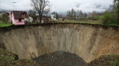 Zem pohltila rybník. Začalo sa to smrťou suseda