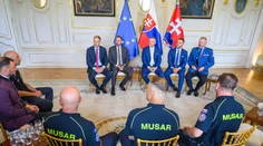 FOTO: Pellegrini prijal záchranárov z Venezuely. Ocenil ich odvahu aj pomoc po zemetrasení