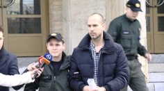 Jeden z fekalistov sa chce ženám ospravedlniť a finančne ich odškodniť