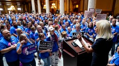 Senát v americkom štáte Indiana schválil takmer úplný zákaz interrupcií