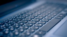 Odporné! U muža a ženy našli pornografický materiál s iba 16-mesačným bábätkom