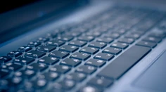 Odporné! U muža a ženy našli pornografický materiál s iba 16-mesačným bábätkom