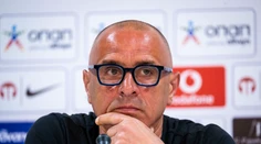Tréner Calzona vyzval na pokoru a trpezlivosť. Poukázal na problém slovenského futbalu