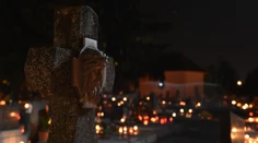 Rozsvietiť sviečku, poďakovať sa a zaspomínať. Slováci sa lúčili so zosnulými