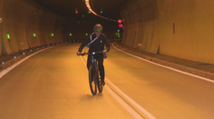 Tunelom Branisko prechádzali peší aj cyklisti. Autom tam v týchto dňoch nechoďte