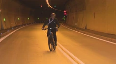 Tunelom Branisko prechádzali peší aj cyklisti. Autom tam v týchto dňoch nechoďte