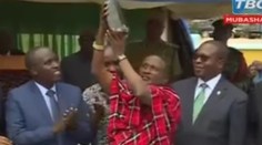 Na baníka z Tanzánie sa opäť usmialo šťastie. Našiel ďalší obrovský kus vzácneho drahokamu