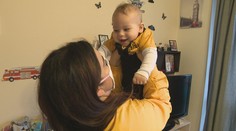 Zúfalá mladá mamička hľadá pomoc pre syna, aby mu určili správnu diagnózu