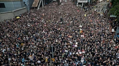 Hongkong zažil najväčšie protesty od pripojenia k Číne. Do ulíc vyšli 2 milióny ľudí