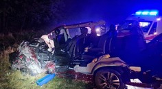 Dve hrozivé čelné zrážky skoro ráno. Jedna si vyžiadala život, pri druhej muža brali leteckí záchranári