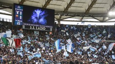 V Serii A sa rozdávali doživotné zákazy. Tribúnu Lazia zaplavili sympatie k fašizmu