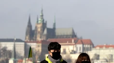 Dvaja podozriví pacienti v Česku. Preverujú u nich koronavírus