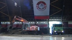 Baranov na ľade vystriedali ťažké stroje