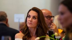 Kate odhalila viac ako sme zvyknutí. Nemá však tie šaty naopak?