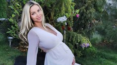 Tehotenstvo dlho tajila a už je mamou. Prvé zábery malého pokladu