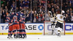 Chára s asistenciou, Boston však podľahol "jazdcom"