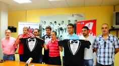 Je toto najkurióznejší futbalový dres? Španielsky tím si oblečie smoking