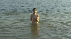 Kúpanie v ľadovej vode si vyskúšala ďalšia redaktorka Televíznych novín