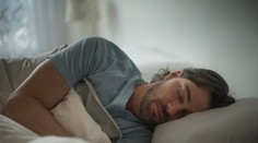 Spíte v pyžame? Možno robíte chybu. Odborníci radia niečo úplne iné